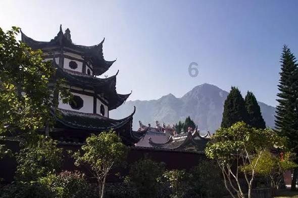 活了32年,追妻10年,结婚仅2年,他写的每句情诗,都朝悲剧狂奔