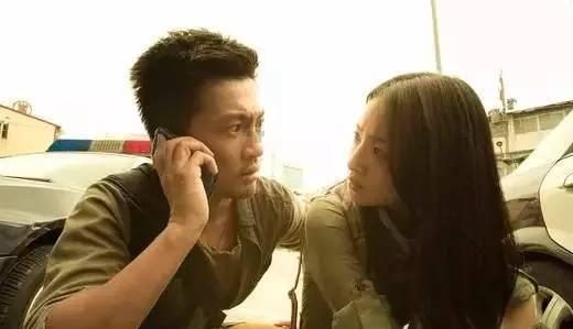 我是农村的，我怕同学欺负瞧不起我，就租了个奔驰，天天接我，让他们知道我有钱有势，欺负不了我？游戏画面