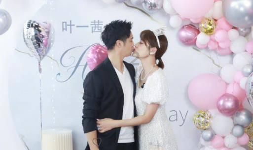 市委常委会召开会议 李理主持