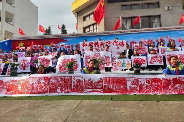 帮国家扭转劣势的民族英雄，因破坏上层利益遭出卖，被烧成焦炭